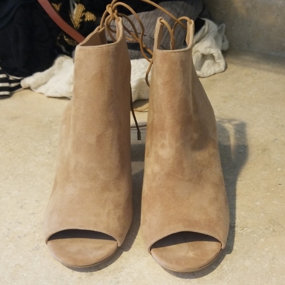 Shoes - Picture 3 of 4